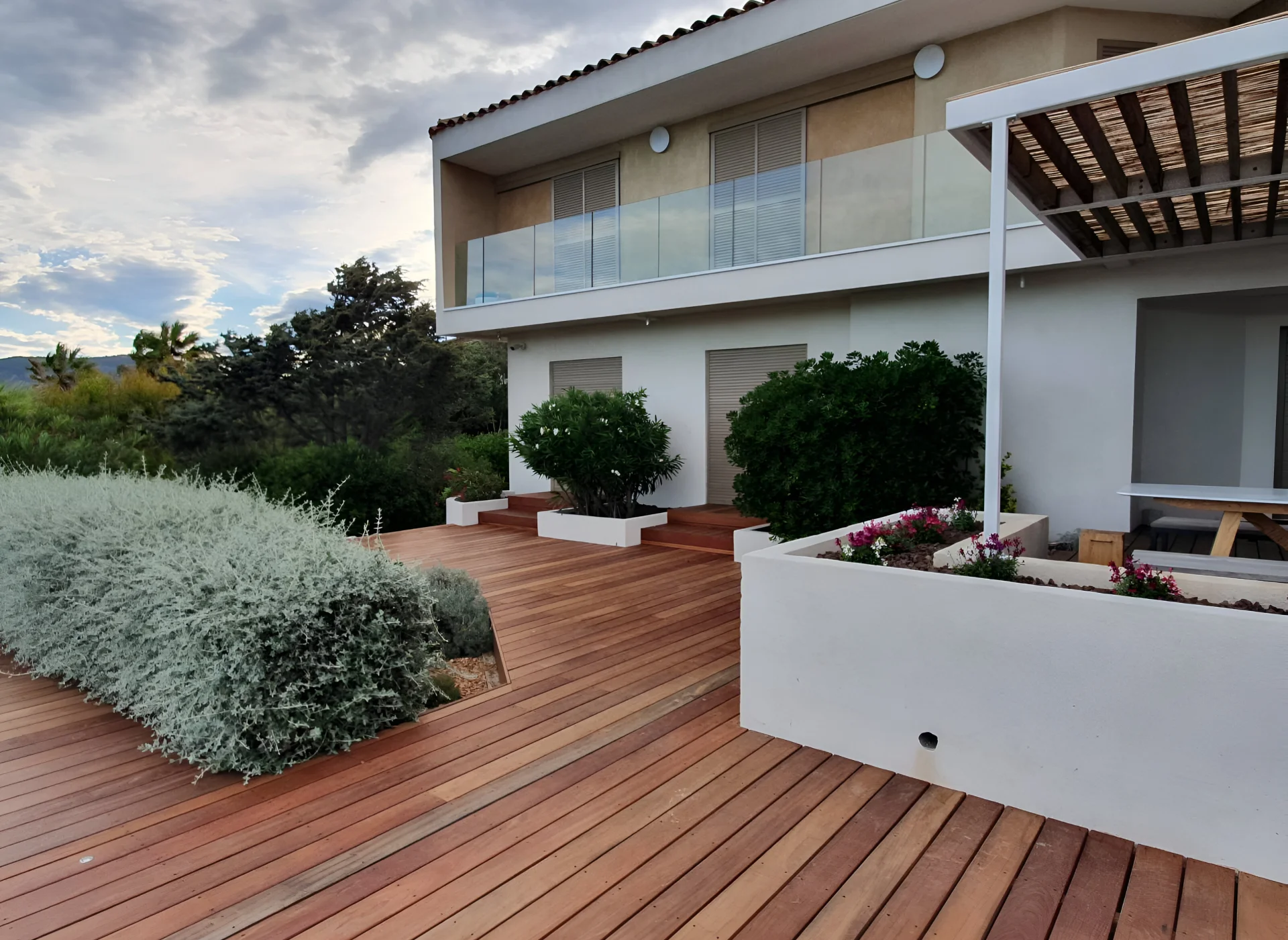 sud eco habitat pergola bioclimatique marseille vos escaliers et terrasses avec des garde corps